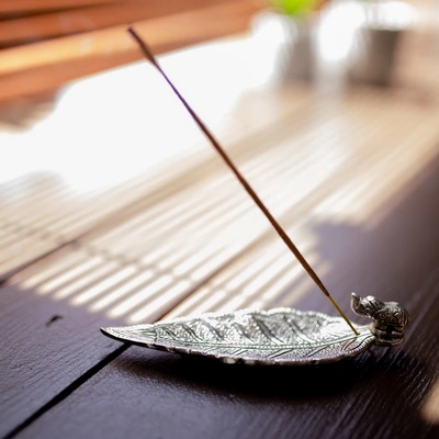 Підставки під пахощі, курительки.