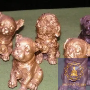 Цуценята собаки бронза