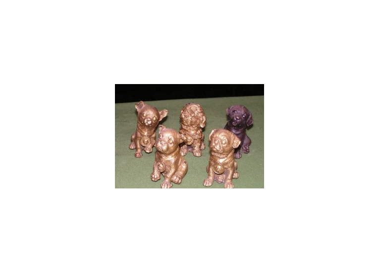 Цуценята собаки бронза