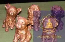 Щенки собаки бронза