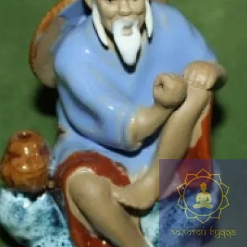 Фусі ловить рибу