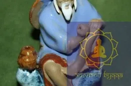 Фуси ловит рыбу