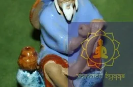 Фуси ловит рыбу