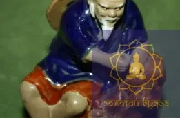 Фуси ловит рыбу