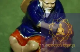 Фуси ловит рыбу