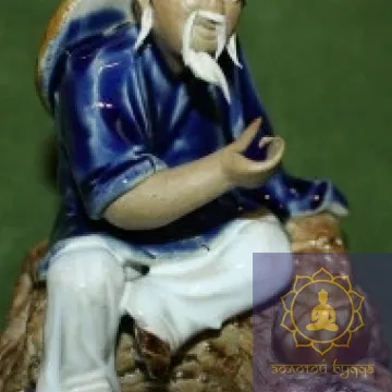 Фуси ловит рыбу