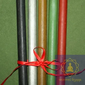 Свечи восковые цветные.