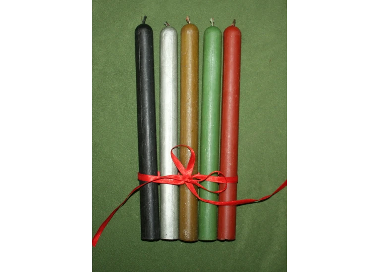 Свечи восковые цветные.