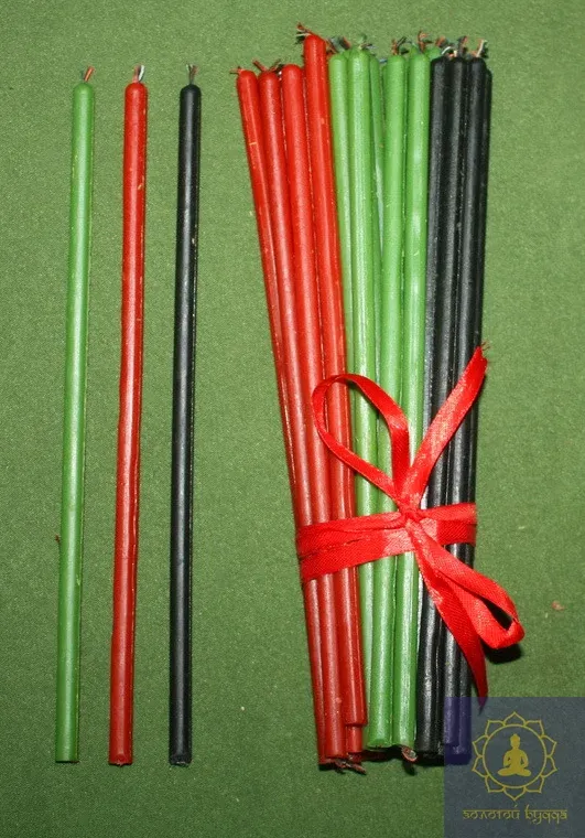 Свечи восковые цветные.