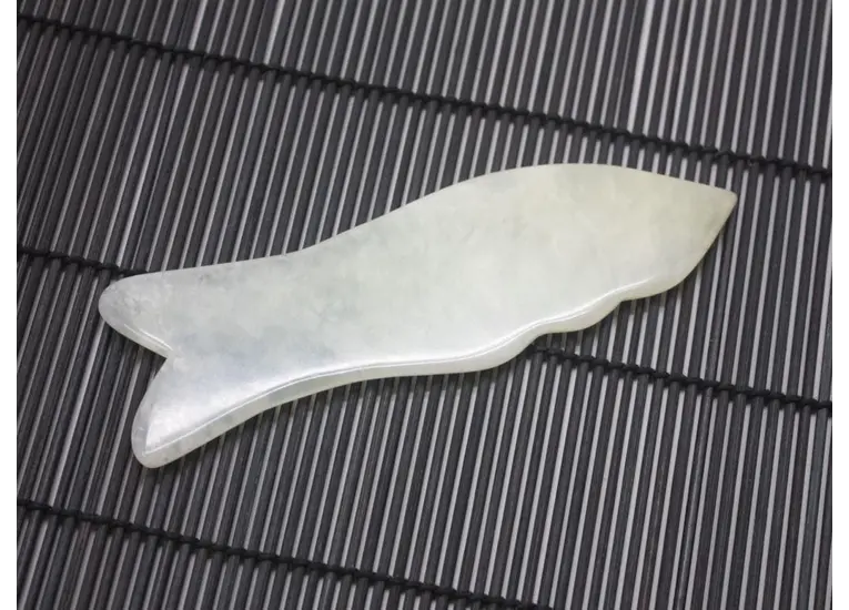 Скребок Гуаша нефрит рибка з хвилею