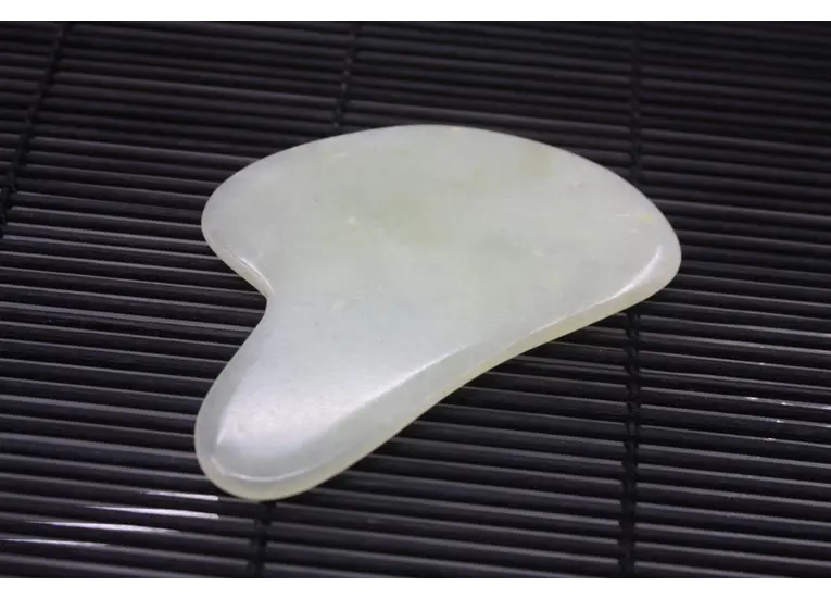 Скребок Гуаша нефрит сердце