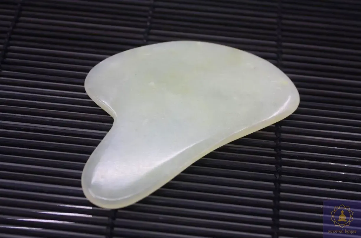 Скребок Гуаша нефрит серце