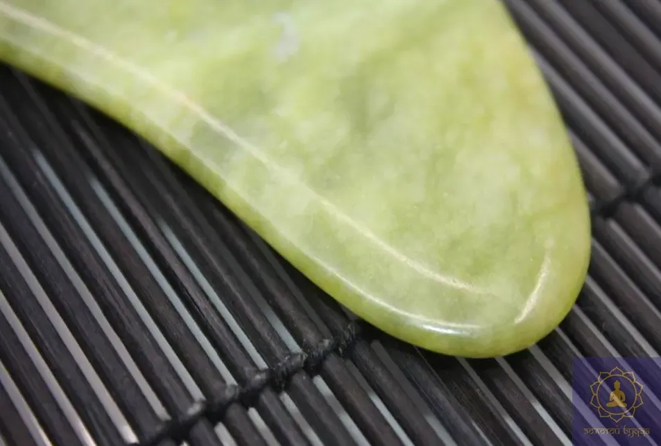 Скребок Гуаша нефрит Жад лапа 3-х палая