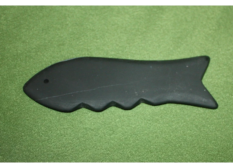 Скребок шунгіт Гуаша рибка з хвилею