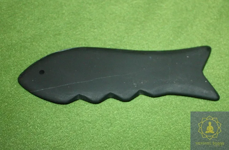 Скребок шунгіт Гуаша рибка з хвилею