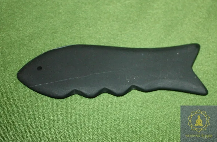 Скребок шунгит Гуаша рыбка с волной