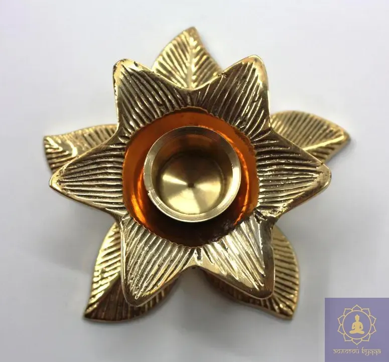 Подсвечник латунь, лотос.