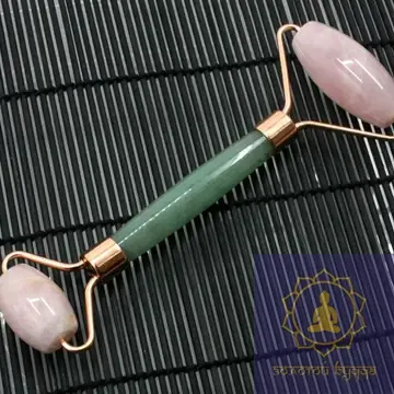 Ролик массажный, розовый кварц з нефритовой ручкой.