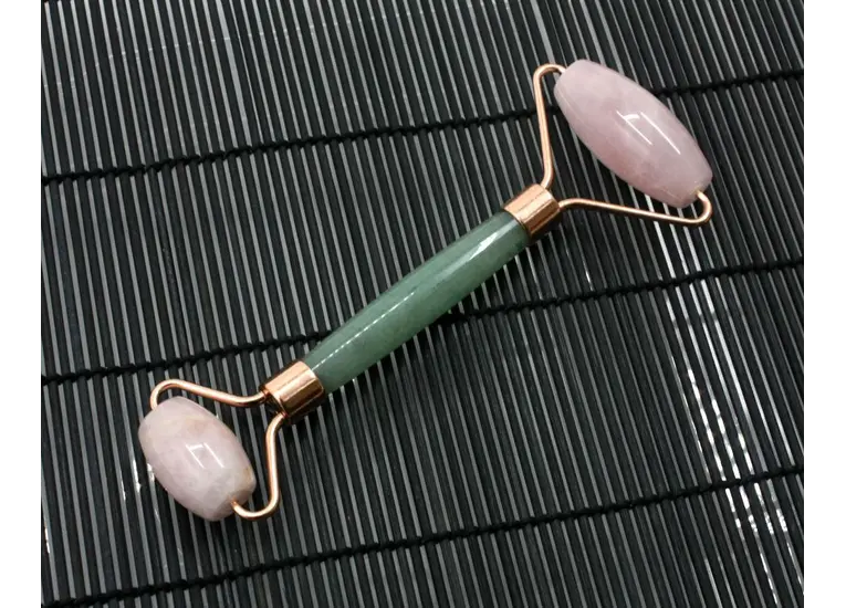 Ролик массажный, розовый кварц з нефритовой ручкой.