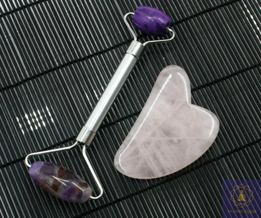 Массажный набор Гуа-ша, аметистовый ролик и скребок из розового кварца.