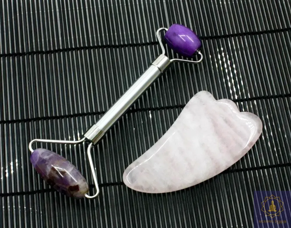 Масажний набір Гуа-ша, аметистовий ролик і скребок з рожевого кварцу.