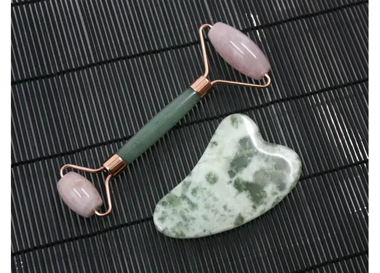 Массажный набор Гуа-ша, ролик и скребок.