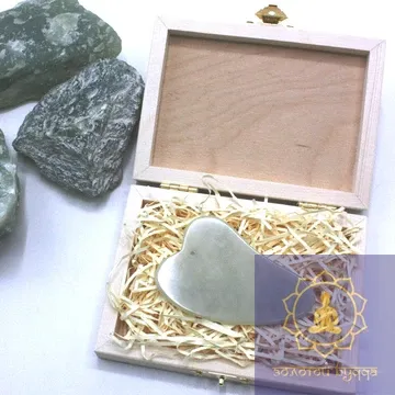 Скребок Гуаша лапка нефрит в подарунковій упаковці