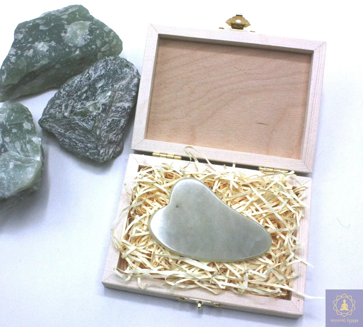 Скребок Гуаша лапка нефрит в подарочной упаковке