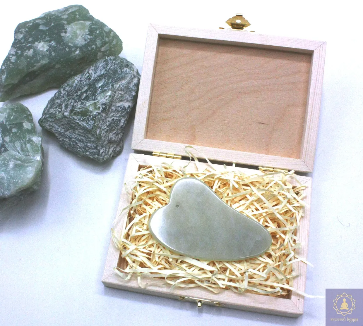 Скребок Гуаша лапка нефрит в подарочной упаковке