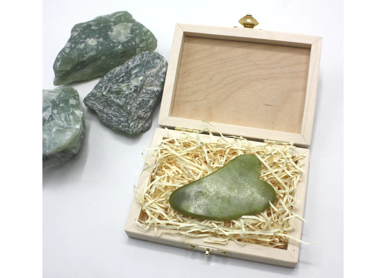 Скребок Гуаша нефрит в подарочной упаковке