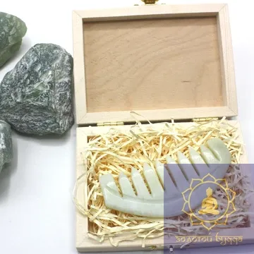 Масажер гуаша нефрит гребінь в подарунковій упаковці.