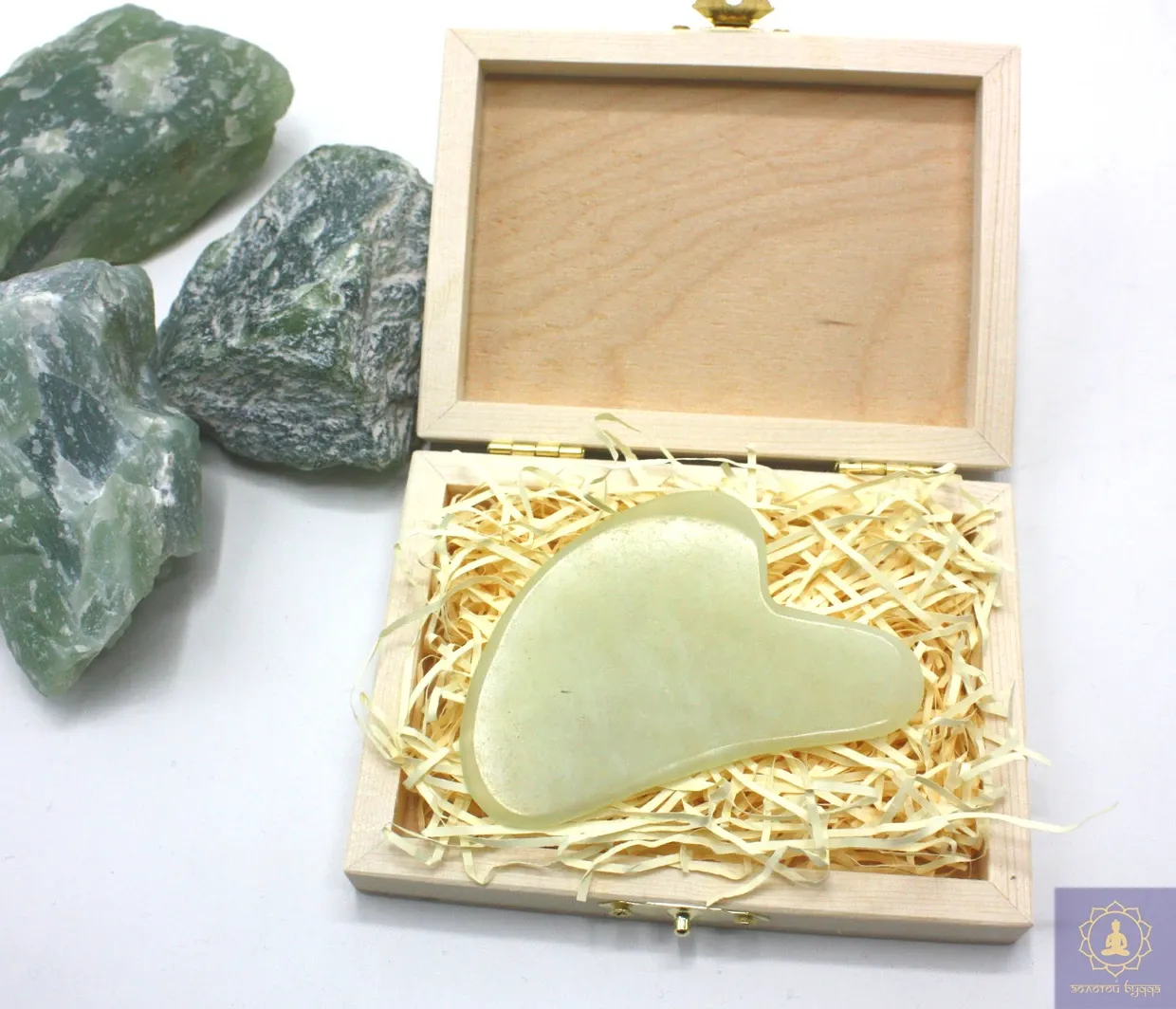 Масажер гуаша нефрит серце в подарунковій упаковці