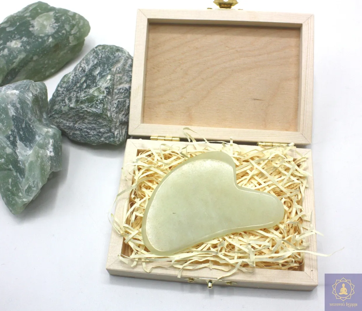 Масажер гуаша нефрит серце в подарунковій упаковці