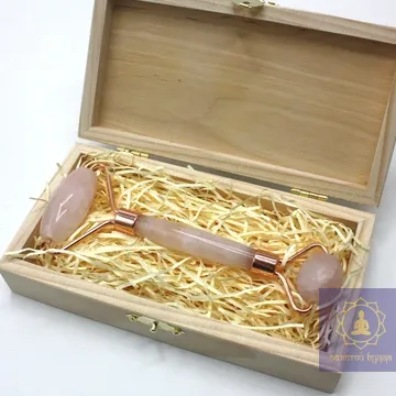 Масажер гуаша, ролик із рожевого кварцу.