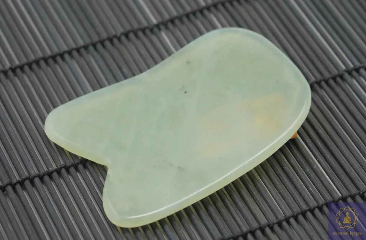 Скребок Гуаша нефрит овал с выемкой