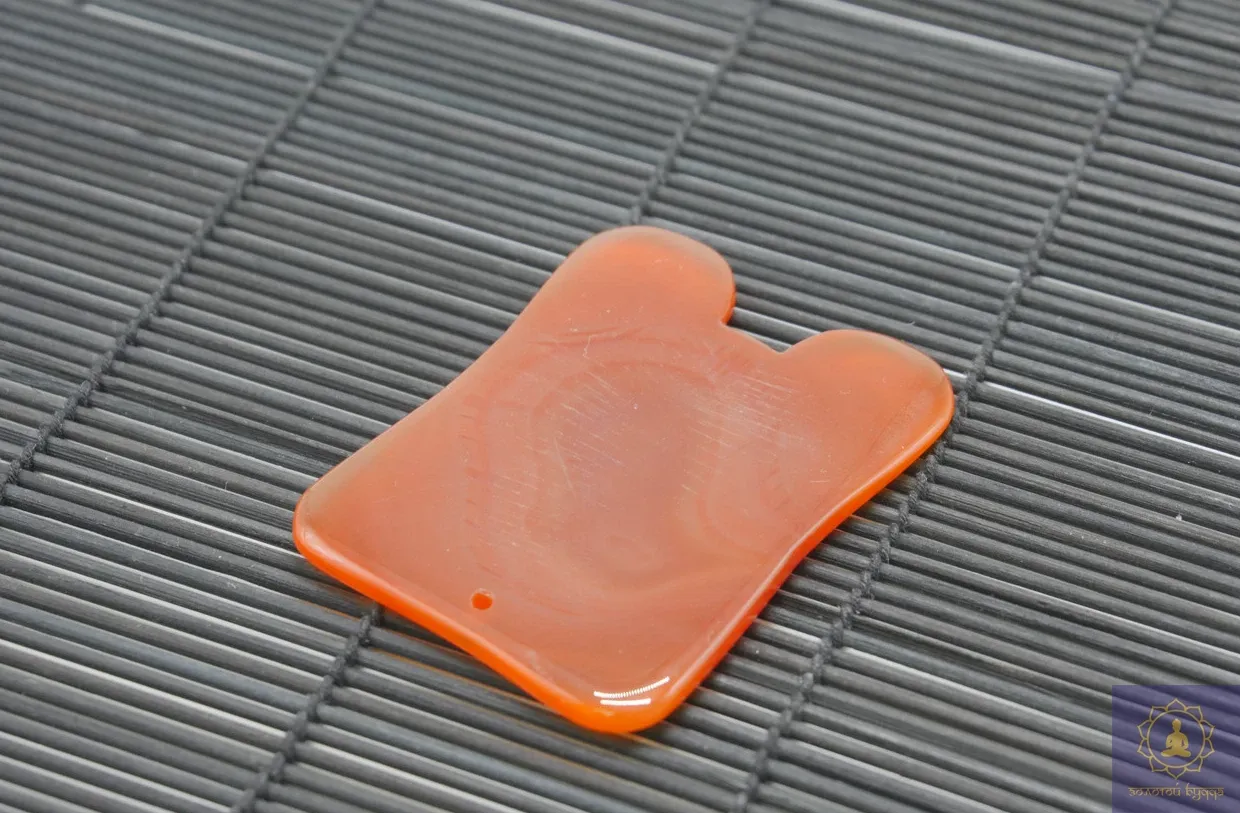 Гуаша скребок сердолик-агат майка