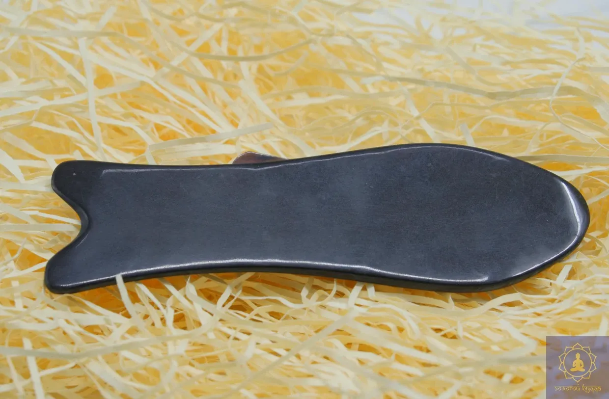 Скребок Гуаша кістка-ріг буйвола рибка чорна