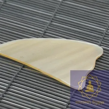 Скребок Гуаша рог буйвола лапка 3х -палая, светлая