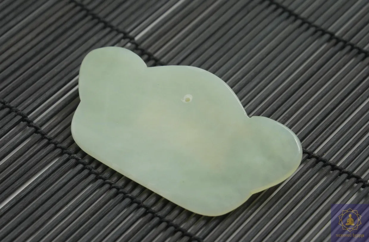 Скребок Гуаша нефрит корона