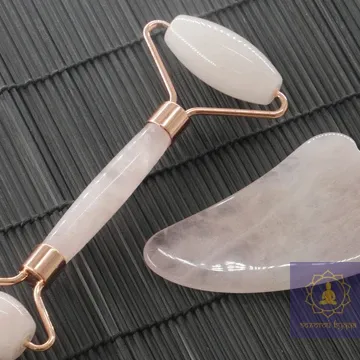 Массажный набор Гуа-ша, ролик и скребок из розового кварца.