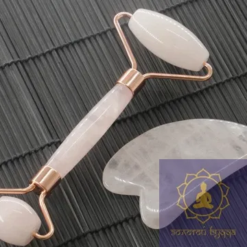 Масажний набір Гуа-ша, роллер та скребок з рожевого кварцу.