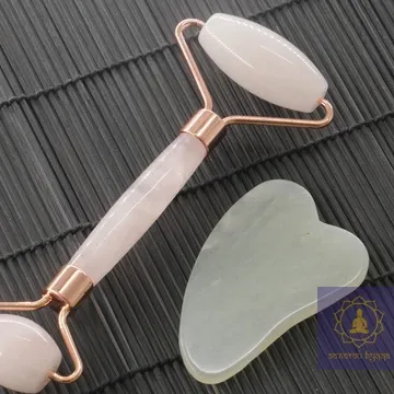 Массажный набор Гуа-ша, кварцевый ролик и скребок из нефрита.