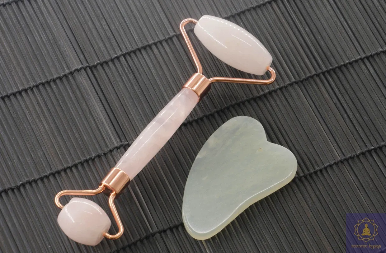 Масажний набір Гуа-ша, роллер та скребок з нефриту.