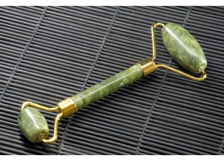 Ролик массажный, нефрит жад с силиконовыми вставками.