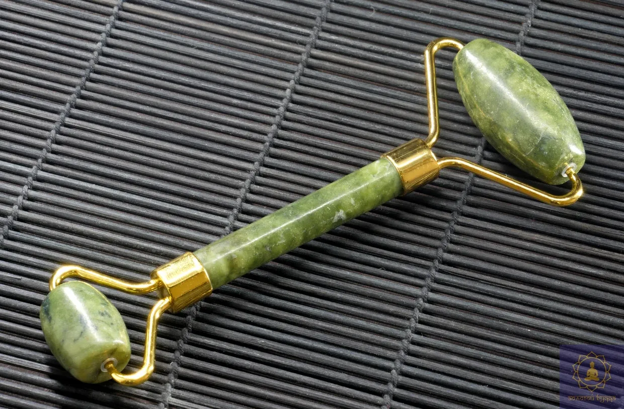 Ролик массажный, нефрит жад с силиконовыми вставками.