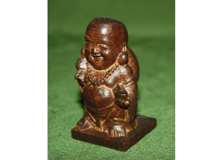 Хотэй. Дерево - Рудракша.