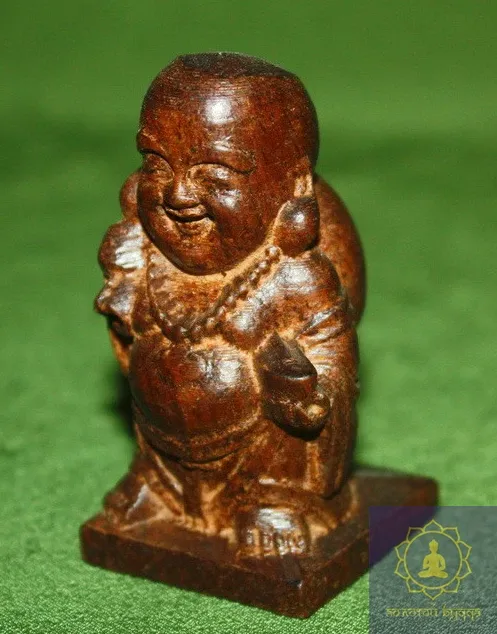 Хотэй. Дерево - Рудракша.