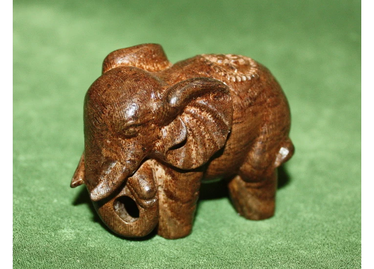 Слон. Різь для дерева.