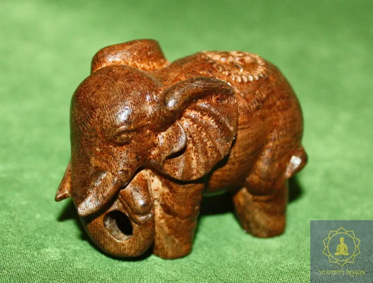 Слон. Різь для дерева.