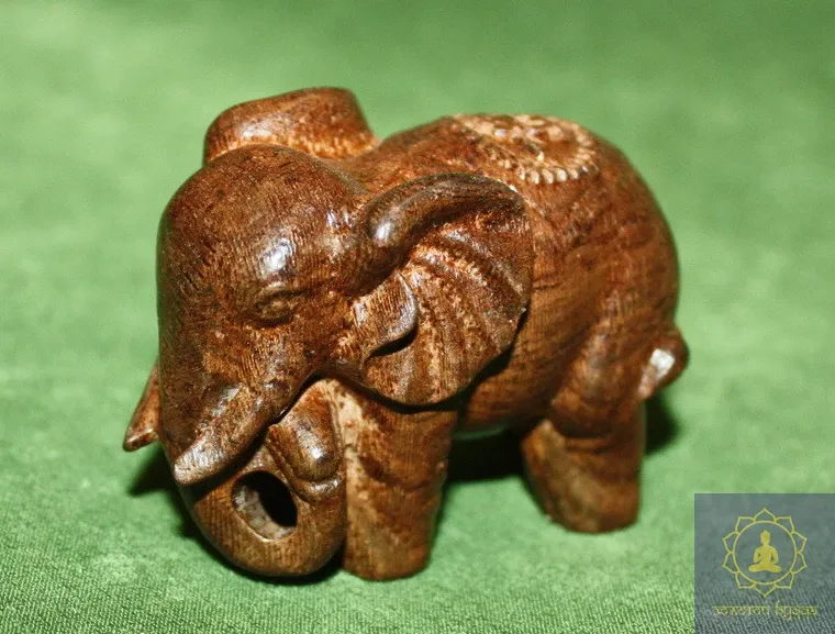 Слон. Резьба по дереву.
